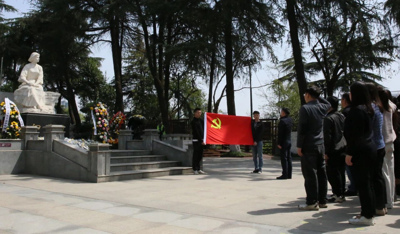 缅怀革命先烈 赓续红色精神丨HJC黄金城集团党委组织开展清明祭扫主题活动